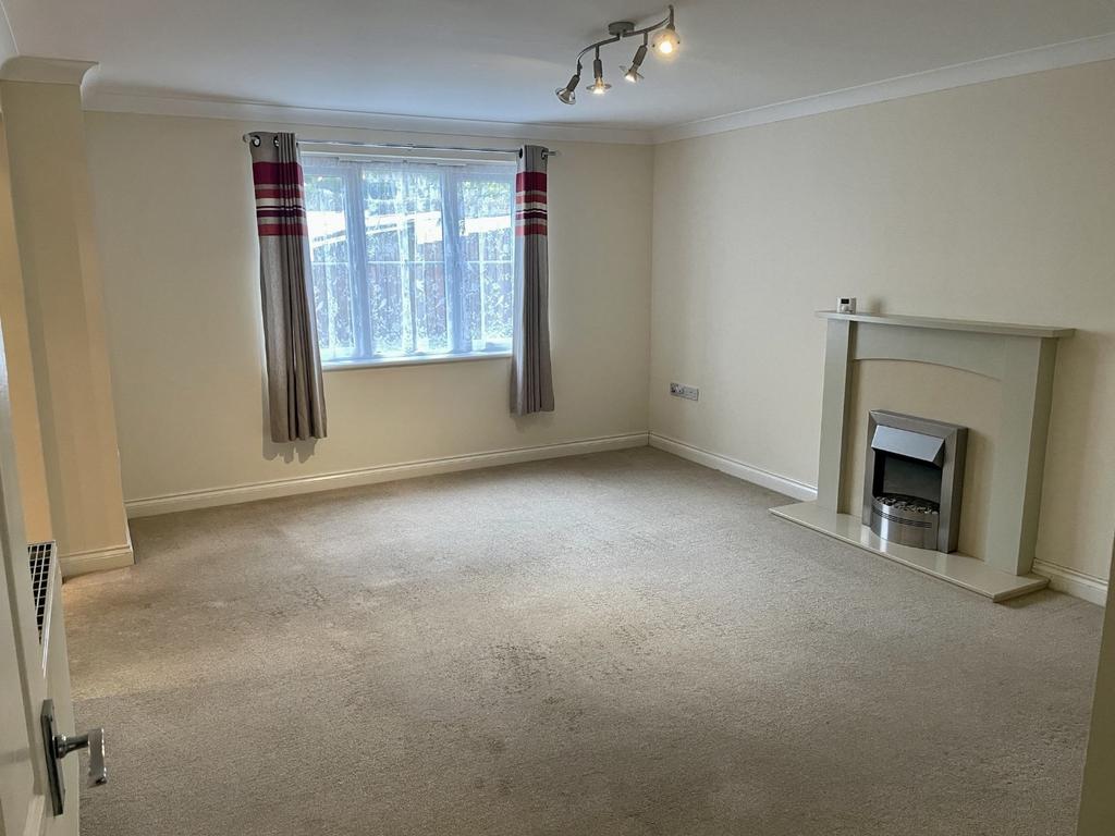 Buckland Close, Bideford, EX39 2 bed flat £725 pcm (£167 pw)