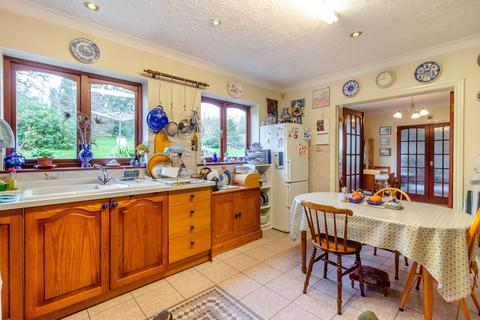32 Castle Oak, Usk, NP15 1SG