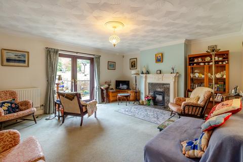 32 Castle Oak, Usk, NP15 1SG