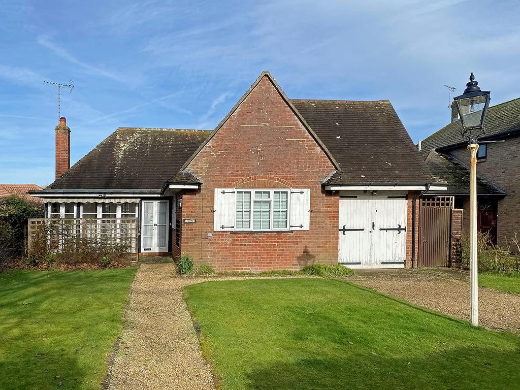 West Drive, Aldwick Bay Estate... 2 bed detached bungalow for sale £