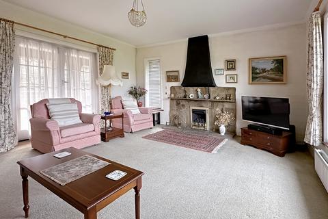 2 bedroom detached bungalow for sale, West Drive, Aldwick Bay Estate, Aldwick, West Sussex PO21