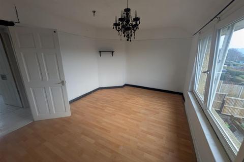 39 Chamberlain Road, Dover, CT17 0BZ