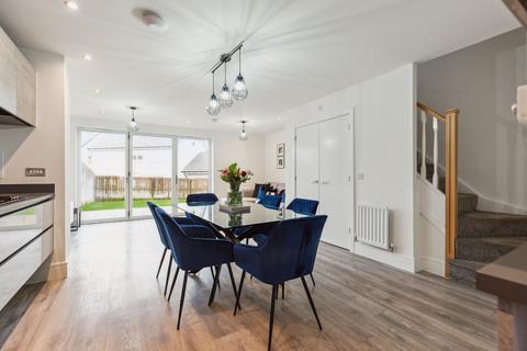 9 Shiel Hall Circle, Rosewell, EH24 9DE