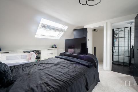 4 bedroom end of terrace house for sale, Amersham Road, Romford