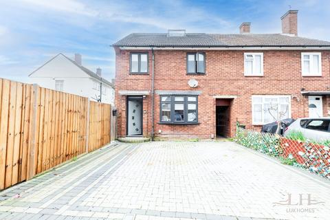 40 Amersham Road, Romford, RM3 9JB