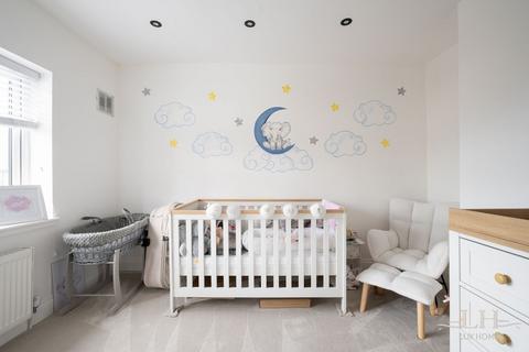 40 Amersham Road, Romford, RM3 9JB