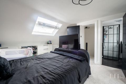 40 Amersham Road, Romford, RM3 9JB