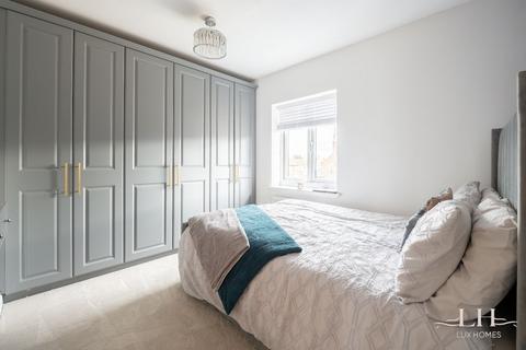 40 Amersham Road, Romford, RM3 9JB