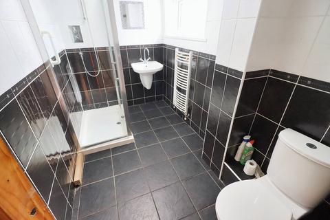 6 Armitage Gardens, Gateshead, NE9 7EY