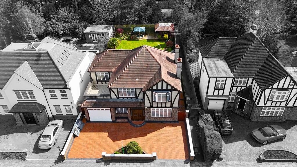 Dalkeith Grove, Stanmore, HA7 5 bed detached house £1,699,000