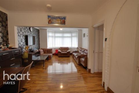 5 bedroom terraced house to rent, Hayes End UB3