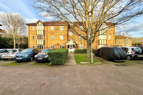 1 bedroom flat for sale, First Floor Flat at Lee Close, Barnet, Hertfordshire, EN5 5HP