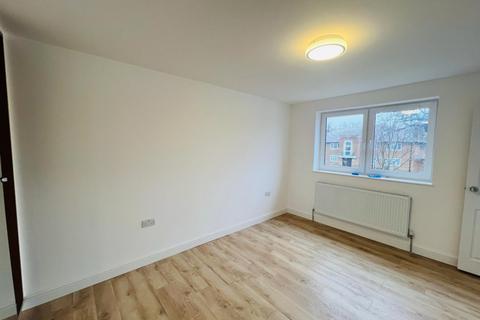 5 bedroom end of terrace house to rent - London W13