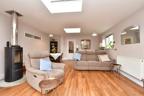 5 bedroom chalet for sale, Grange Road, Gillingham, Kent