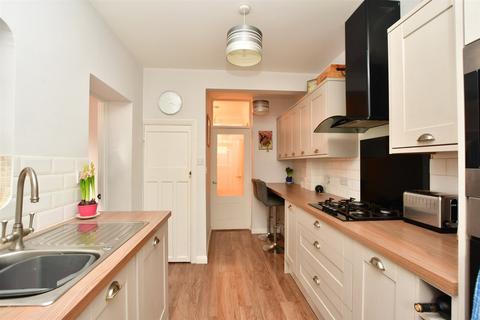 5 bedroom chalet for sale, Grange Road, Gillingham, Kent