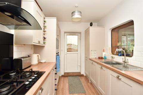 5 bedroom chalet for sale, Grange Road, Gillingham, Kent