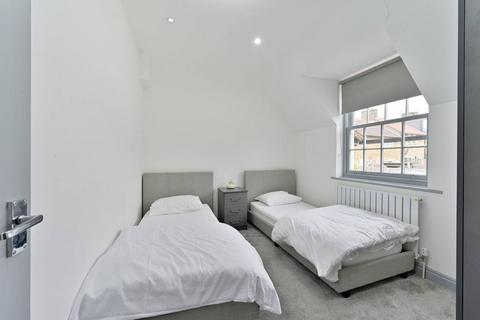 24 Henty Walk, London, SW15 5AG