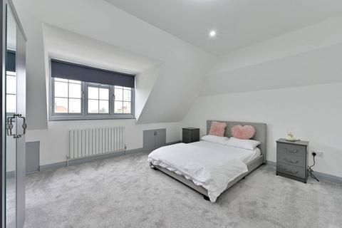 24 Henty Walk, London, SW15 5AG