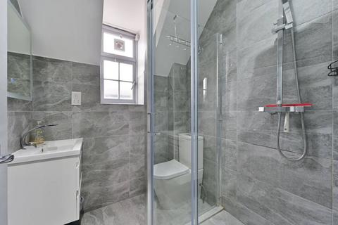 24 Henty Walk, London, SW15 5AG