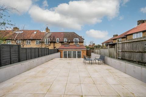 24 Henty Walk, London, SW15 5AG