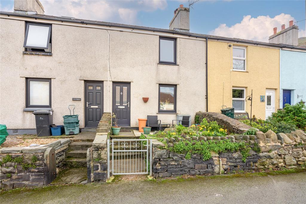 Gilfach Road, Penmaenmawr, Conwy, LL34 2 bed terraced house for sale