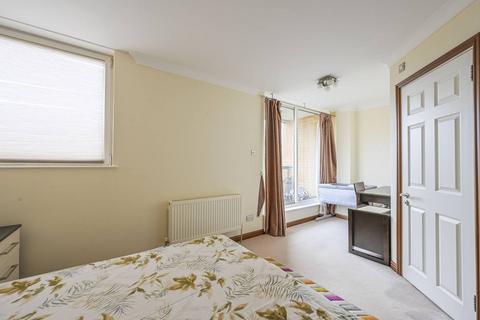 Flat 34, China Court Asher Way, London, E1W 2JF