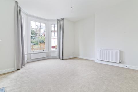 3 bedroom terraced house to rent, Churchmore Road, Streatham Common, SW16
