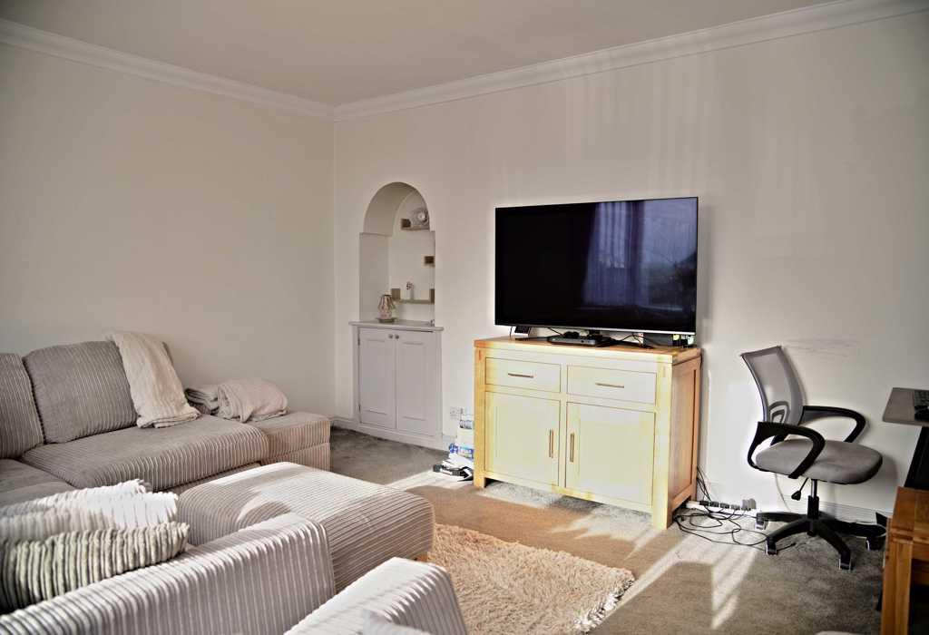 Cairnfield Avenue, Maybole, Ayrshire 3 bed apartment for sale £70,000