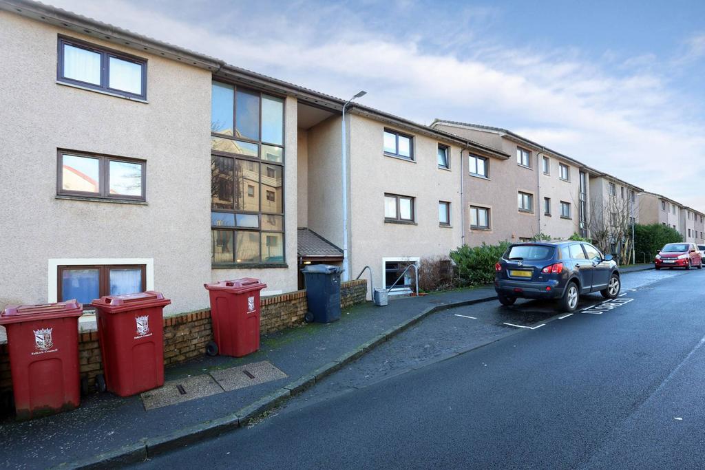 41 Overton Crescent, Denny, FK6 5BA 3 bed ground floor flat for sale
