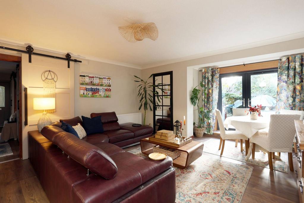 41 Overton Crescent, Denny, FK6 5BA 3 bed ground floor flat for sale