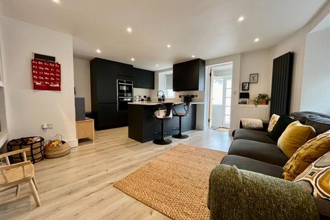 3 Newcause, Buckfastleigh, TQ11 0AZ