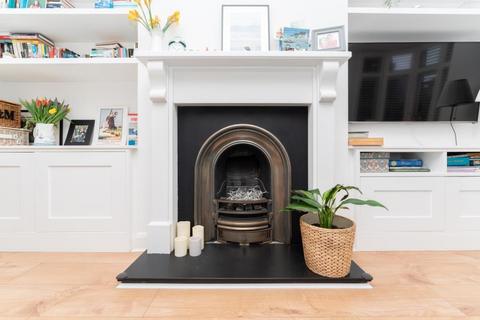 35 Sandall Close, London, W5 1JF