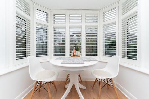 35 Sandall Close, London, W5 1JF