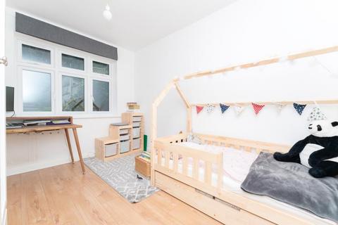 35 Sandall Close, London, W5 1JF