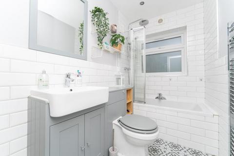 35 Sandall Close, London, W5 1JF