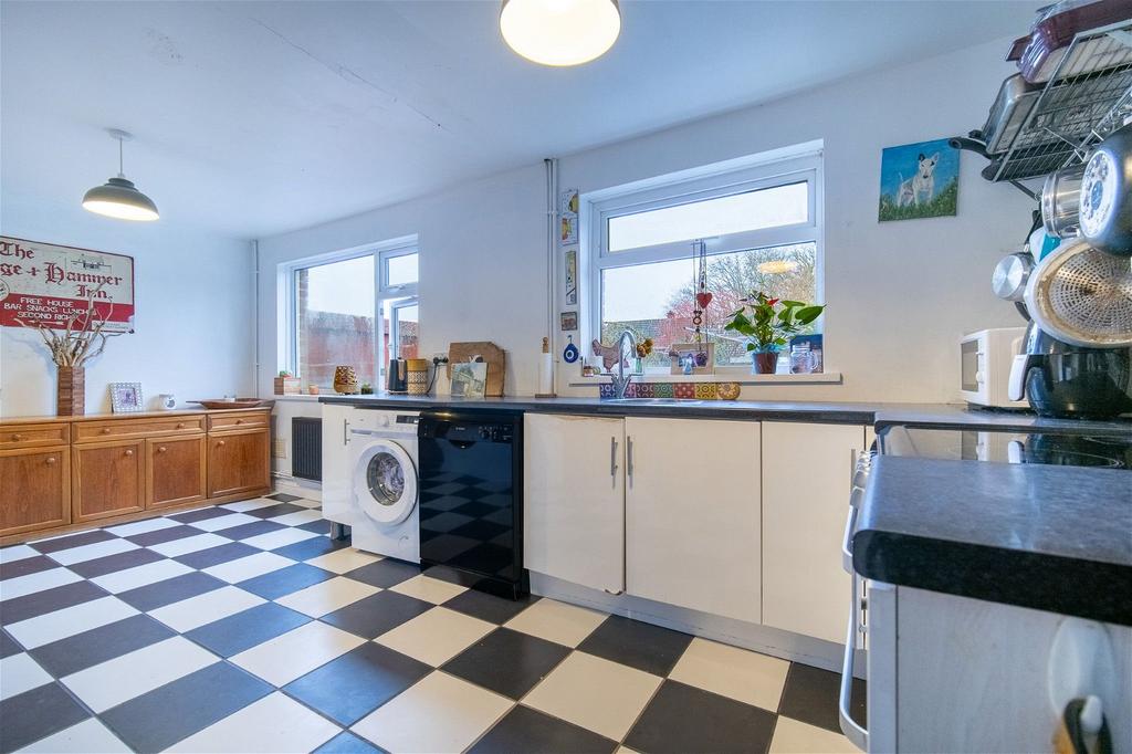 Ridgeway, Machen, Caerphilly, CF83 8RD 3 bed semidetached house for sale £270,000