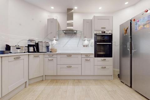 5 bedroom flat to rent, Oakwood Court, Kensington, W14