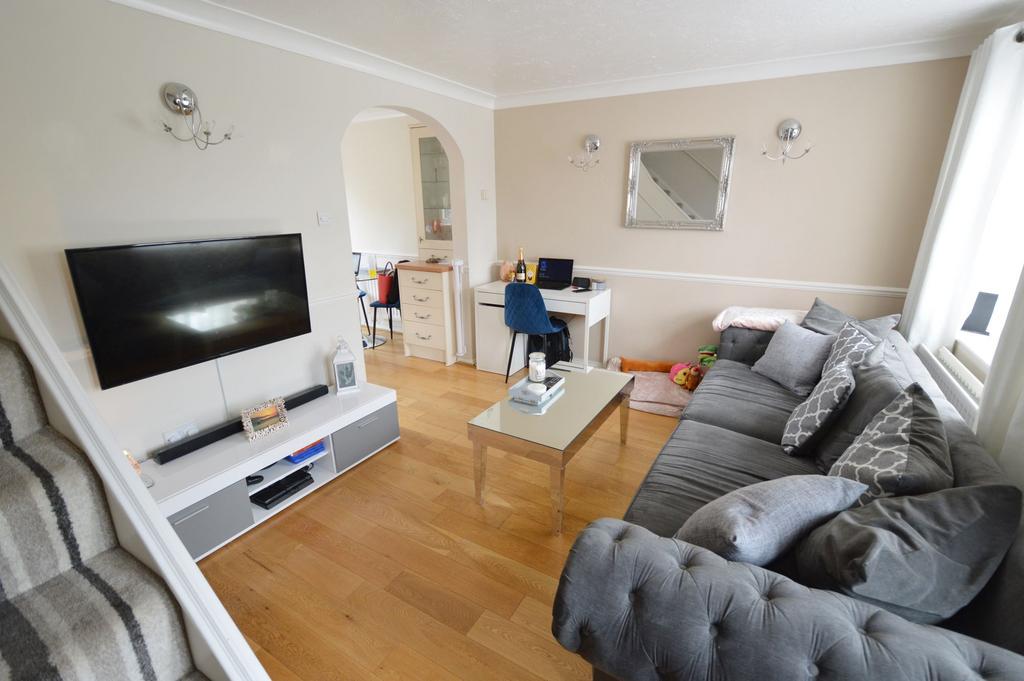 Churchfields, Shoeburyness, SS3 2 bed terraced house £1,295 pcm (£299 pw)