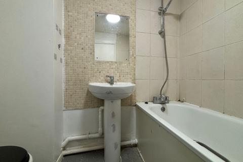 145 Bennetts Close, Mitcham, CR4 1NS