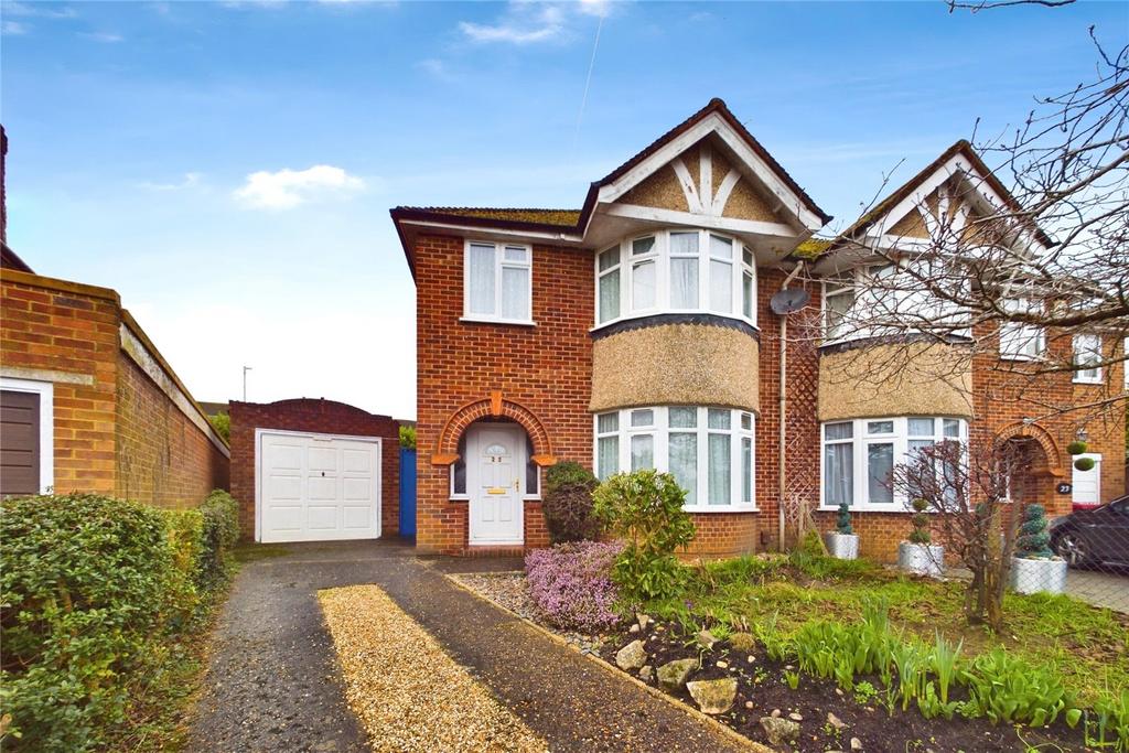 Worcester Close, Reading, Berkshire, RG30 3 bed semidetached house for