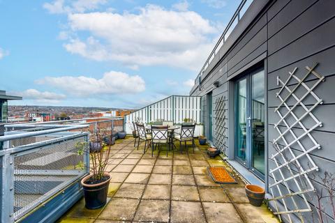 2 bedroom apartment for sale - Fantastic 2 bedroom apartment with roof terrace and 2 allocated parking spaces at AG1, S1 4QS