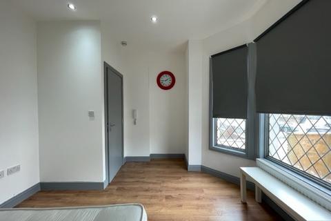 Studio to rent - Bensham Lane, Thornton Heath CR7