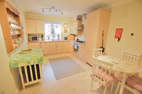2 bedroom ground floor flat for sale, Whitefield Road, New Milton, Hampshire. BH25 6DE