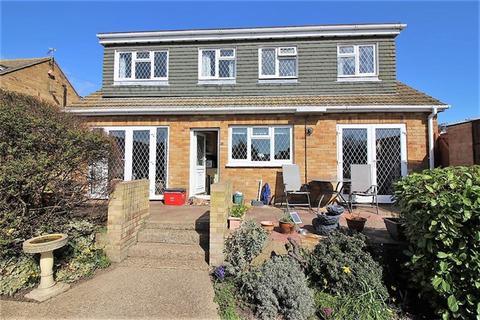 3 bedroom detached house for sale, St Johns Road, Clacton on Sea