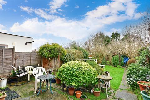 28 Highmead, London, SE18 2DJ