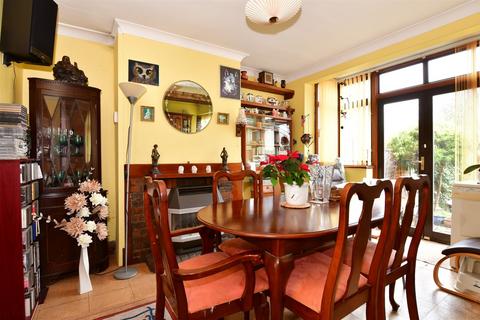 28 Highmead, London, SE18 2DJ