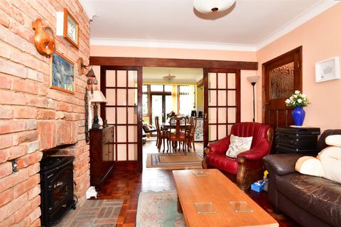 28 Highmead, London, SE18 2DJ