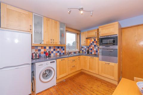 8s Fair A Far, Edinburgh, EH4 6QE