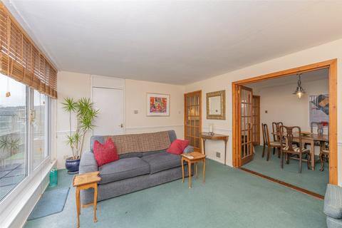 8s Fair A Far, Edinburgh, EH4 6QE