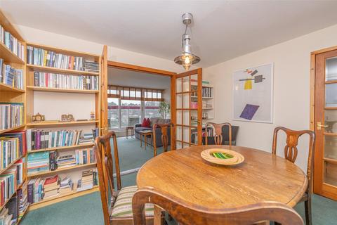 8s Fair A Far, Edinburgh, EH4 6QE